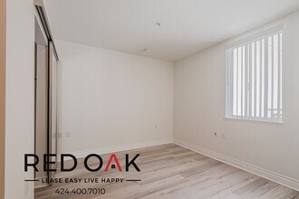 5837 W Sunset Blvd in Los Angeles, CA - Building Photo - Building Photo