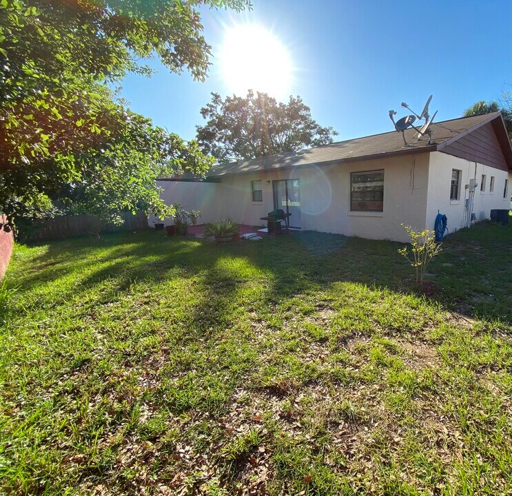 1004 Egret Ct in Edgewater, FL - Building Photo