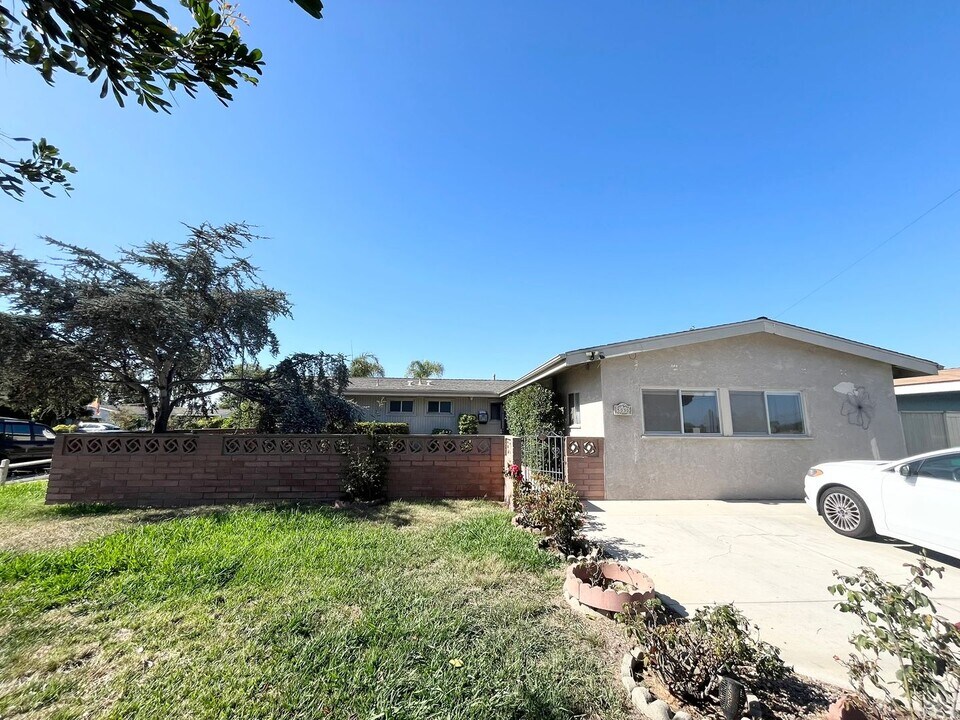 5030 Mt Ararat Dr in San Diego, CA - Building Photo