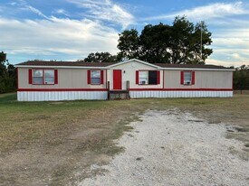 8516 Fm 3136 in Alvarado, TX - Building Photo