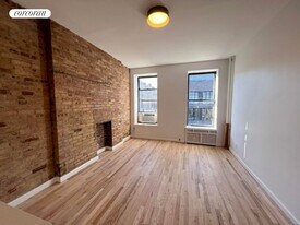 139 W 83rd St in New York, NY - Building Photo