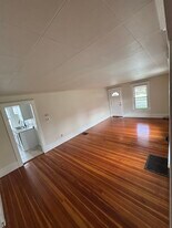 87 Highland Ave, Unit 1st floor in Westfield, MA - Building Photo