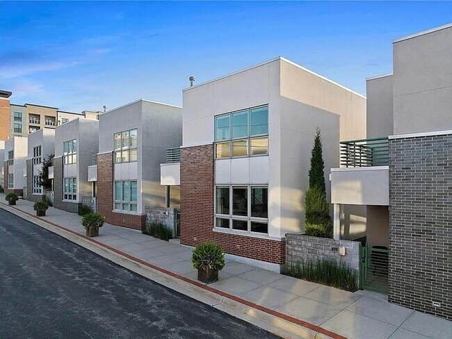 527 Oak St in Kansas City, MO - Building Photo - Building Photo