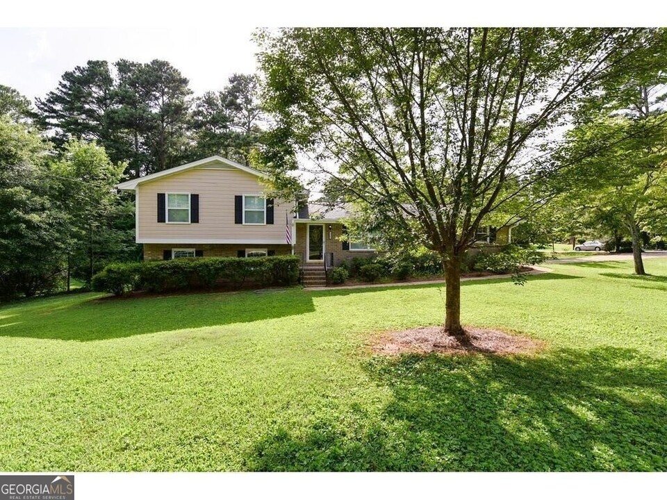 4562 Oakland Terrace in Mableton, GA - Building Photo