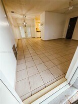 2591 NW 87th Ln in Sunrise, FL - Building Photo