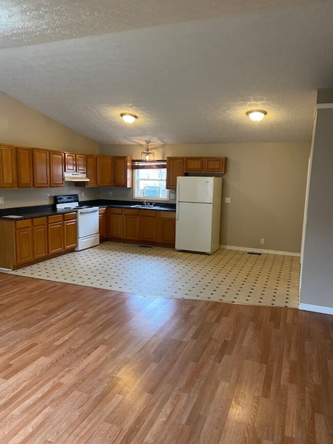 1131 Lynn St in Parkersburg, WV - Building Photo - Building Photo