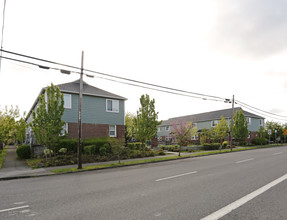 Cambridge Court Apartments in Portland, OR - Building Photo - Building Photo