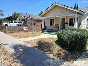 1076 Mira Mar Ave in Long Beach, CA - Building Photo - Building Photo