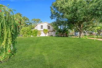 2313 Hamilton Ave in Alva, FL - Building Photo - Building Photo