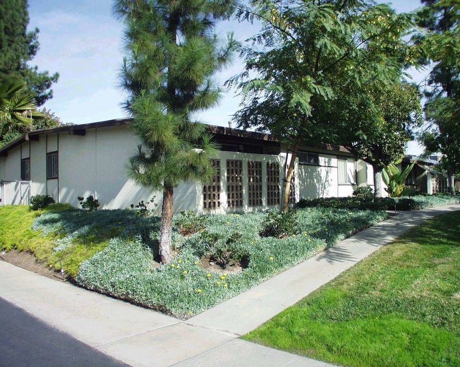 La Casita Apartments in La Mesa, CA - Building Photo