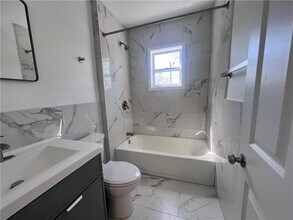 43 Lawton St in Rochester, NY - Building Photo - Building Photo