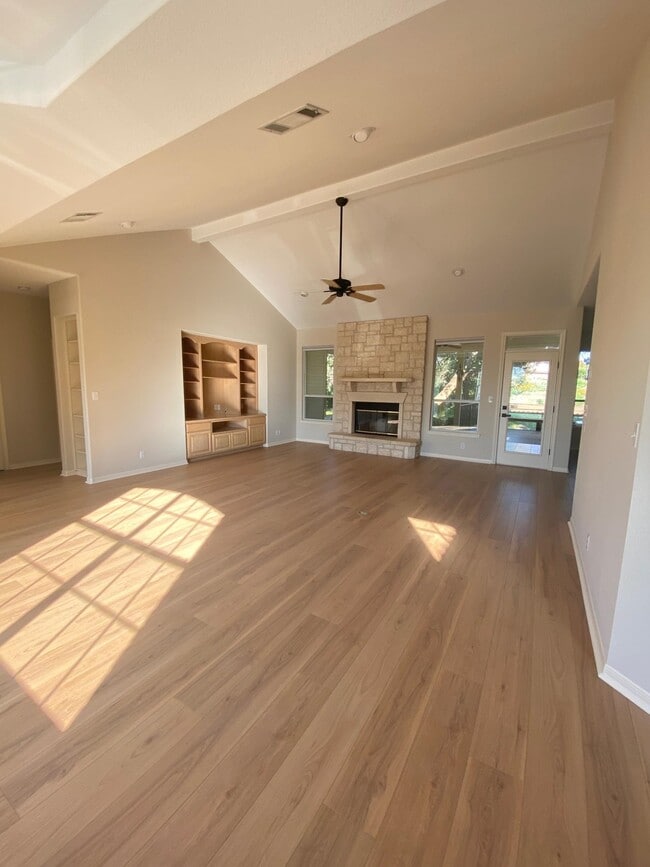 804 Broken Arrow in Horseshoe Bay, TX - Building Photo - Building Photo