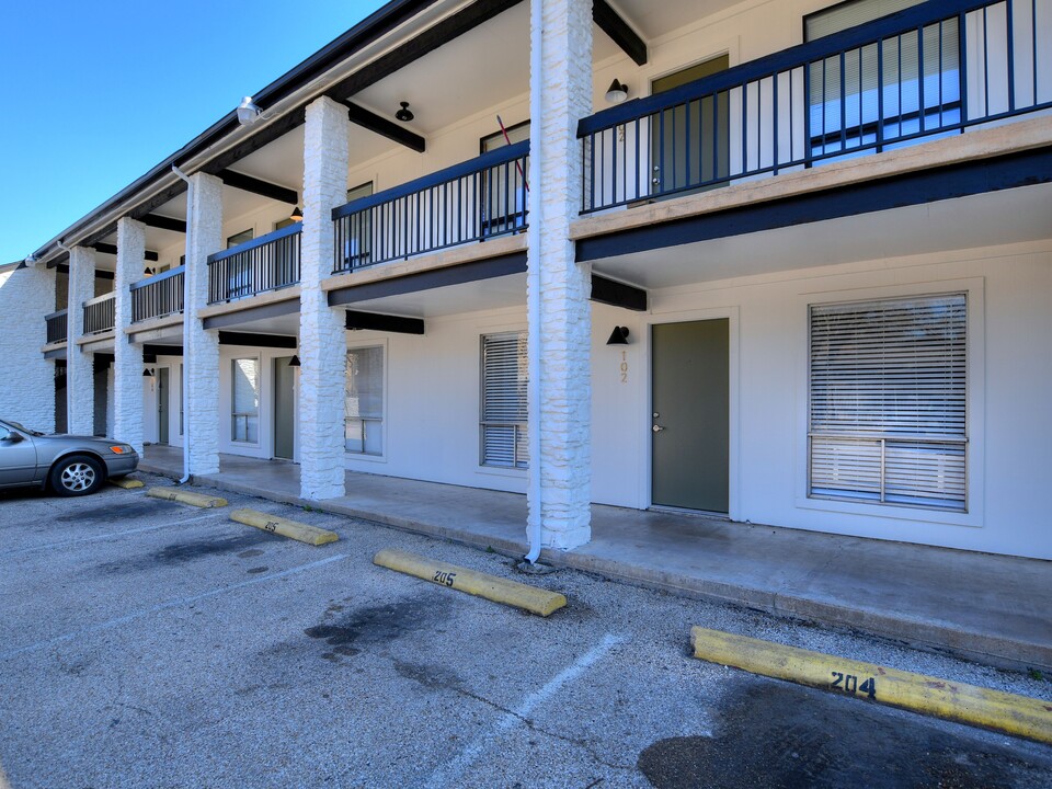 Maple Arms Apartments in Austin, TX - Foto de edificio