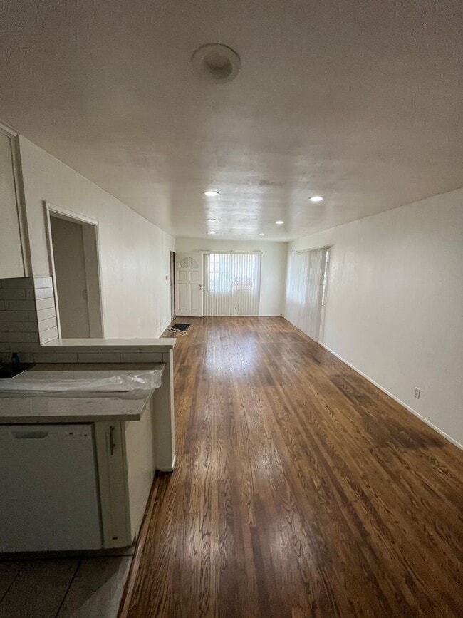 21 Alamitos Ave in Long Beach, CA - Building Photo - Building Photo