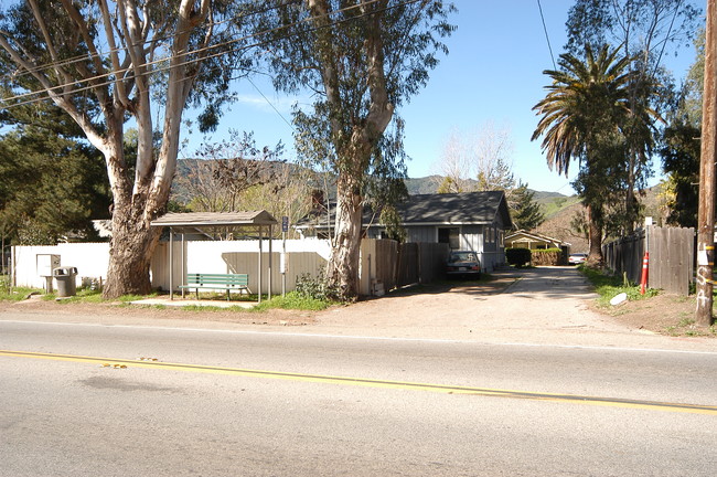 8645 N Ventura Ave in Ventura, CA - Building Photo - Building Photo