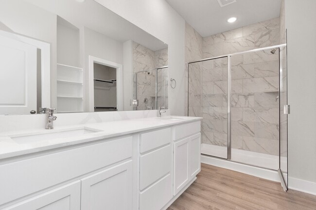 property at 21003 Bay Vlg Dr