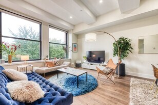 150S S Independence Mall W in Philadelphia, PA - Building Photo