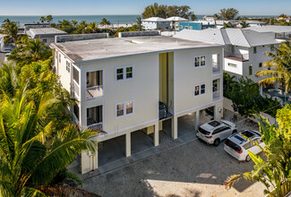 2203 Avenue C in Bradenton Beach, FL - Foto de edificio - Building Photo