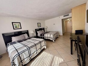 19201 Collins Ave, Unit 241 in Sunny Isles Beach, FL - Building Photo - Building Photo