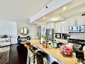 37 STREET in Queens, NY - Foto de edificio - Building Photo