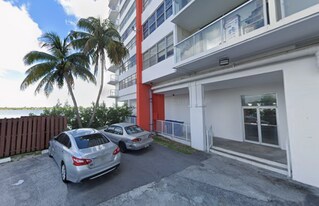 1301 NE Miami Gardens Dr in Miami Gardens, FL - Building Photo