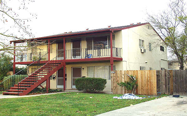 2117 15th Ave in Sacramento, CA - Foto de edificio - Building Photo