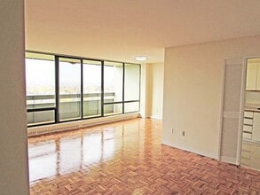 The Westwood in Mississauga, ON - Building Photo - Building Photo