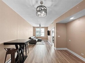 1120 E Kennedy Blvd, Unit 33 in Tampa, FL - Building Photo - Building Photo