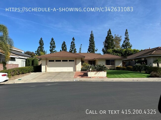 21848 Ute Way in Lake Forest, CA - Foto de edificio - Building Photo