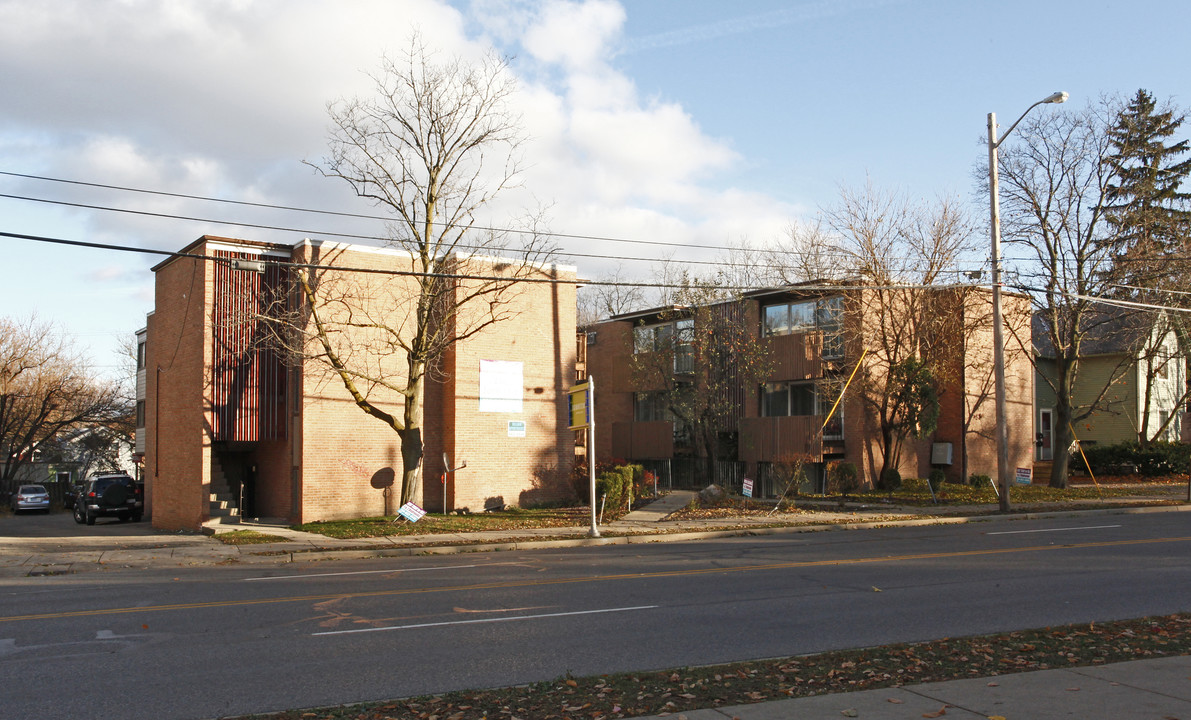 813 S Main St in Ann Arbor, MI - Foto de edificio