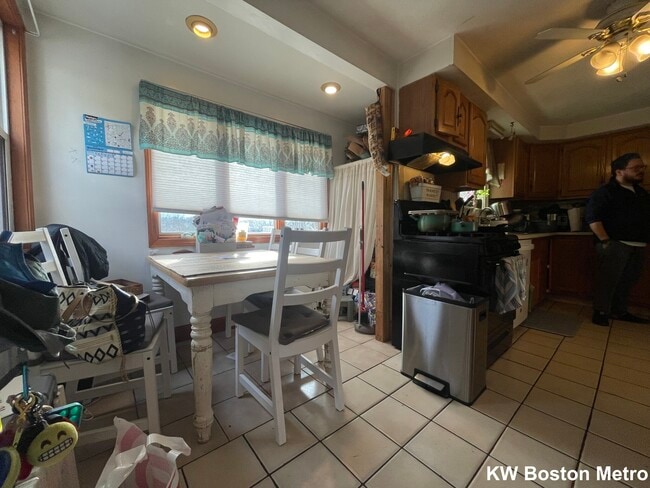 16 Hanson Rd, Unit #1 in Saugus, MA - Building Photo - Building Photo