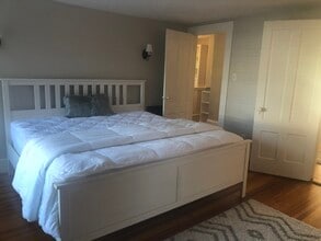 31 Abbott Rd, Unit Carriage House in Wellesley, MA - Building Photo - Building Photo
