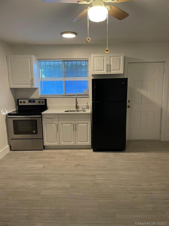 599 NW 33rd St-Unit -3 in Miami, FL - Building Photo