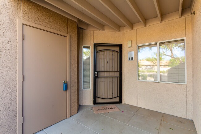 1295 N Ash St, Unit 818 in Gilbert, AZ - Foto de edificio - Building Photo