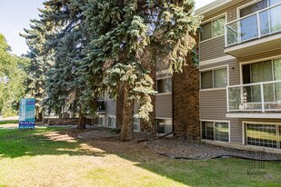 McCam 4 Apartments in Edmonton, AB - Building Photo