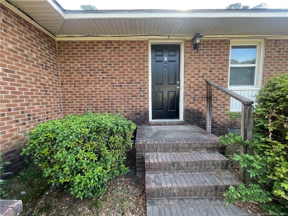 4956 Fieldcrest Dr in Fayetteville, NC - Building Photo