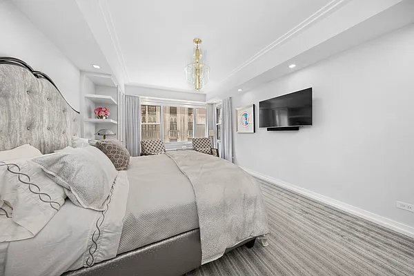 11 5th Ave in New York, NY - Building Photo