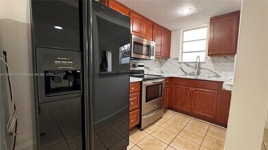 4887 NW 4th St in Miami, FL - Building Photo - Building Photo