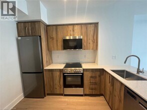 25 Wellington St S in Kitchener, ON - Building Photo - Building Photo