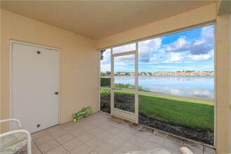 7794 Emerald Cir in Naples, FL - Foto de edificio - Building Photo