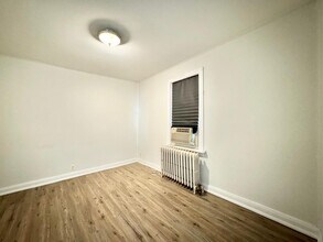 6 Chestnut St E in St Catharines, ON - Building Photo - Building Photo