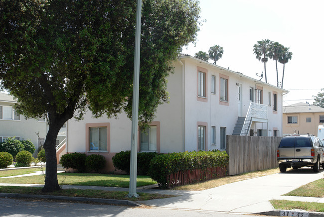 31-37 N Dos Caminos Ave in Ventura, CA - Building Photo - Building Photo