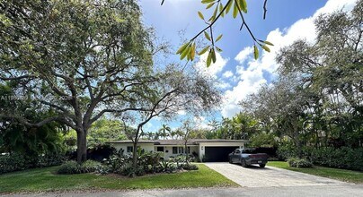 6520 SW 65th St in South Miami, FL - Building Photo - Building Photo
