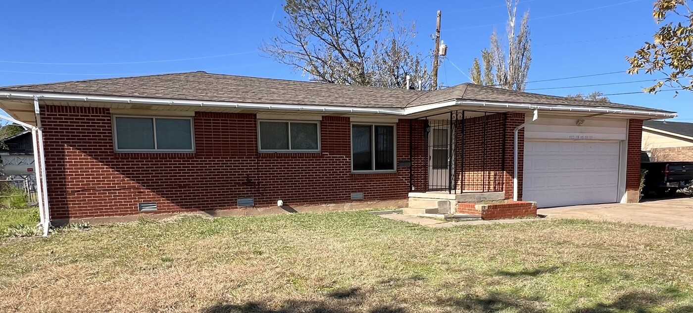 403 SW 45th St in Lawton, OK - Building Photo