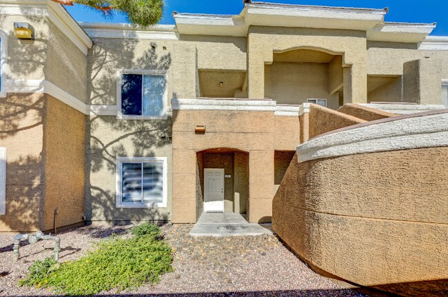 8070 W Russell Rd in Las Vegas, NV - Building Photo - Building Photo