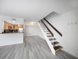 670 NW 85th Pl, Unit 11201 in Miami, FL - Building Photo