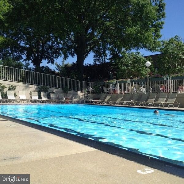 220 Locust St-Unit -4F in Philadelphia, PA - Building Photo - Building Photo