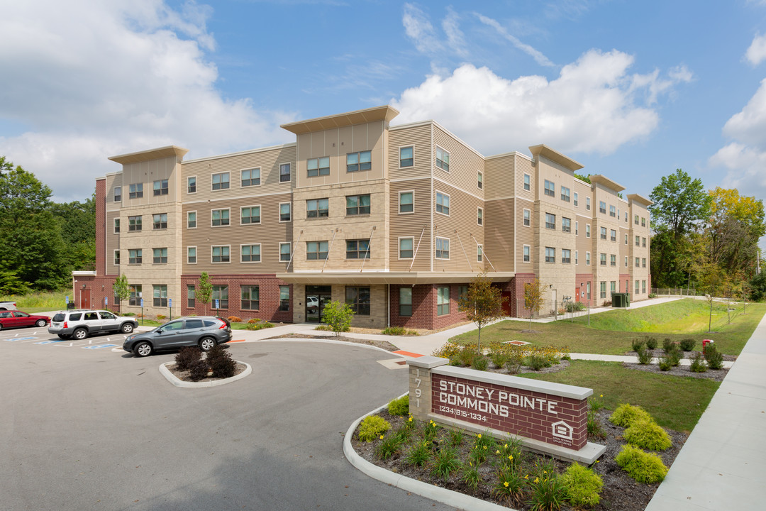 Stoney Pointe Commons in Akron, OH - Building Photo