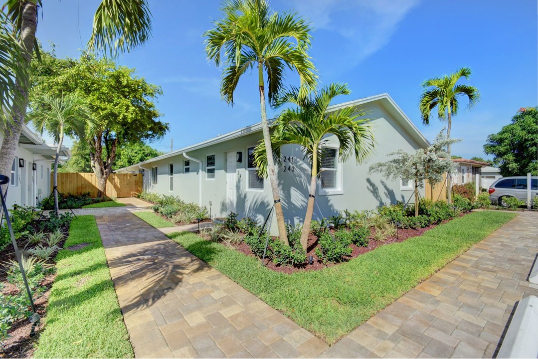 235 NE 13th St in Delray Beach, FL - Building Photo