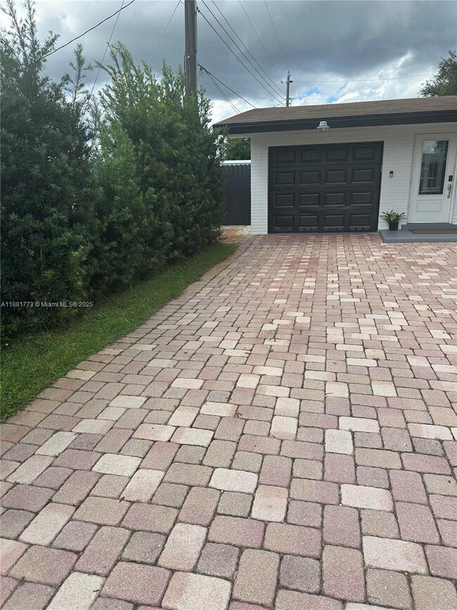 8521 NW 14th St in Pembroke Pines, FL - Building Photo - Building Photo